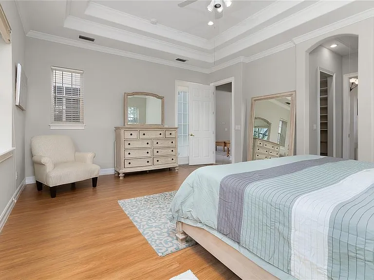 216 Eastpark Dr — Photo 26