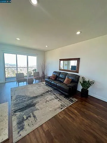925 Corbett Ave #101 — Photo 4
