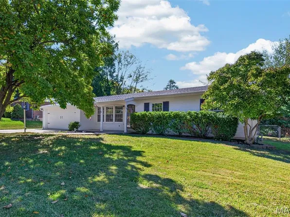 2913 Cypress Dr, Saint Charles, MO 63301