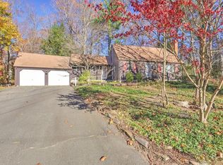 10 Ledgewood Dr, Farmington, CT 06032