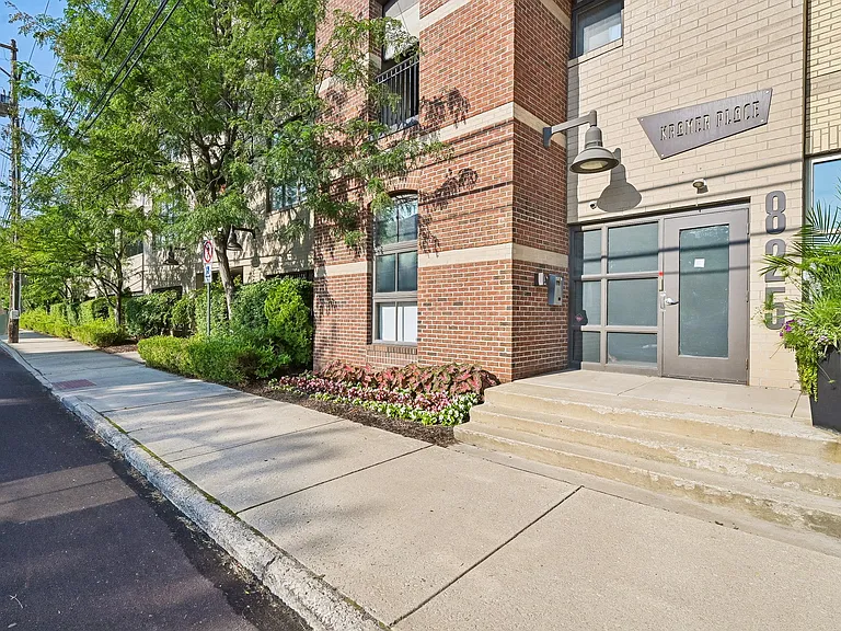 825 N 4th St #216 — Photo 33