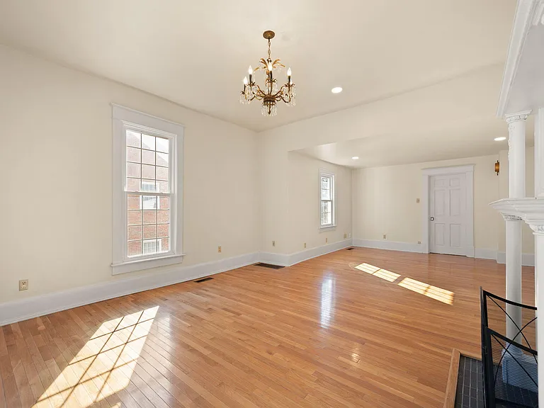 406 N Main St — Photo 23