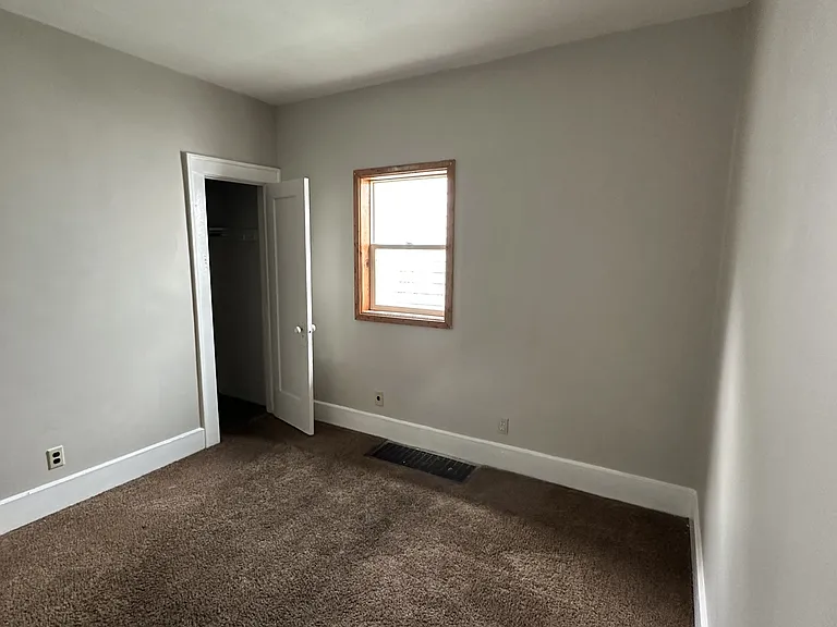 330 W 14th St — Photo 9