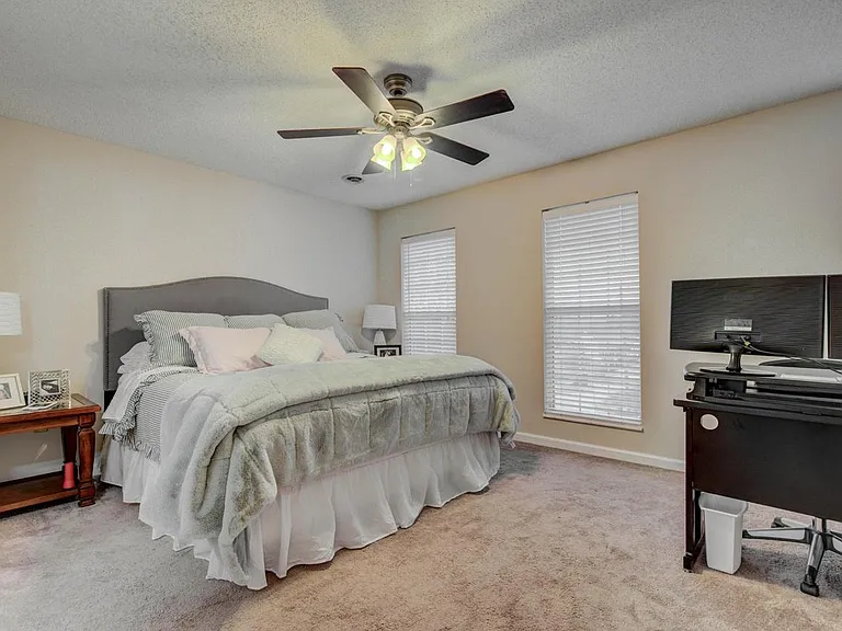 5804 Shelley Dr — Photo 12