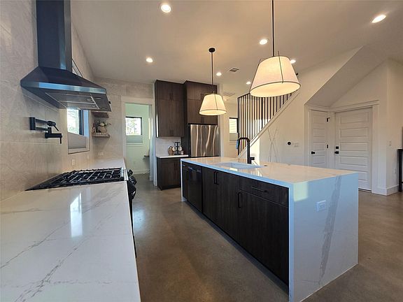 5th image of 5301 Grover Ave