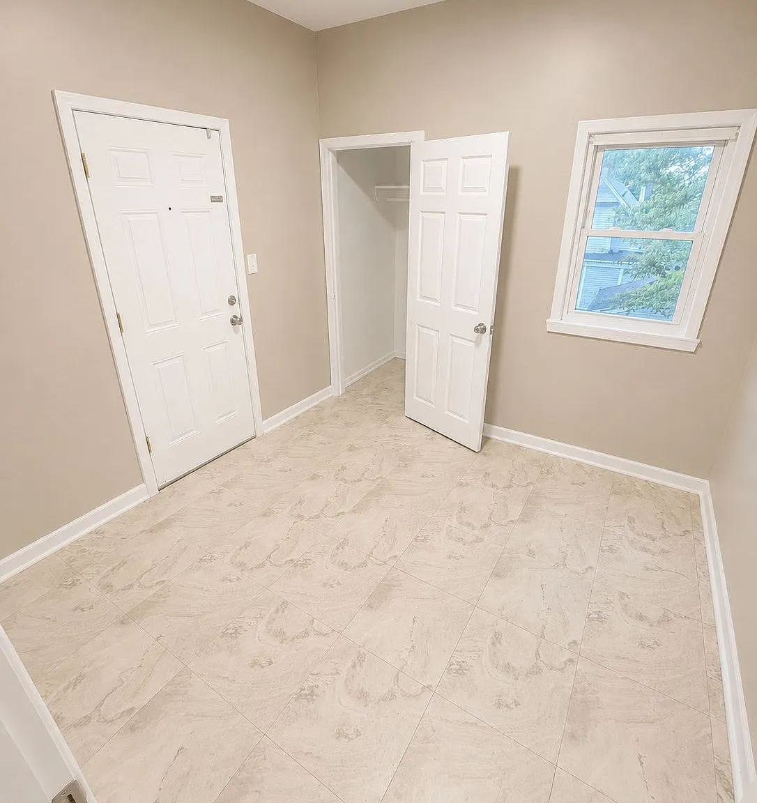 3 bed, $1,745 — Photo 2