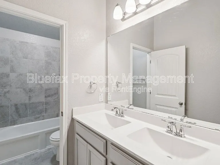 13840 Tribeca — Photo 28