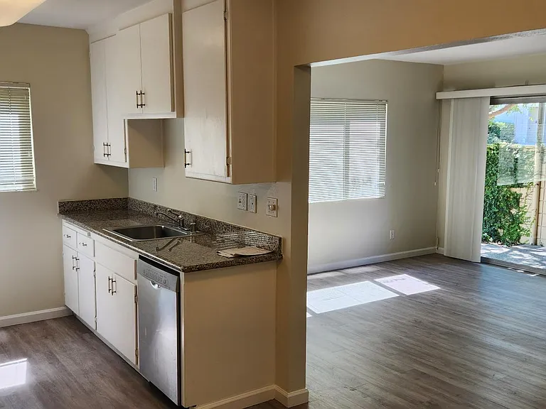 1308 Palos Verdes Dr #6 — Photo 2