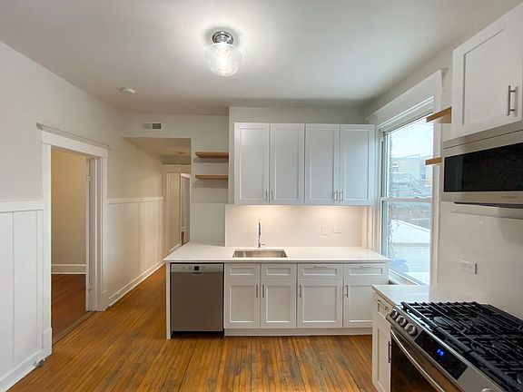 5th image of 1030 N Winchester Ave #1R