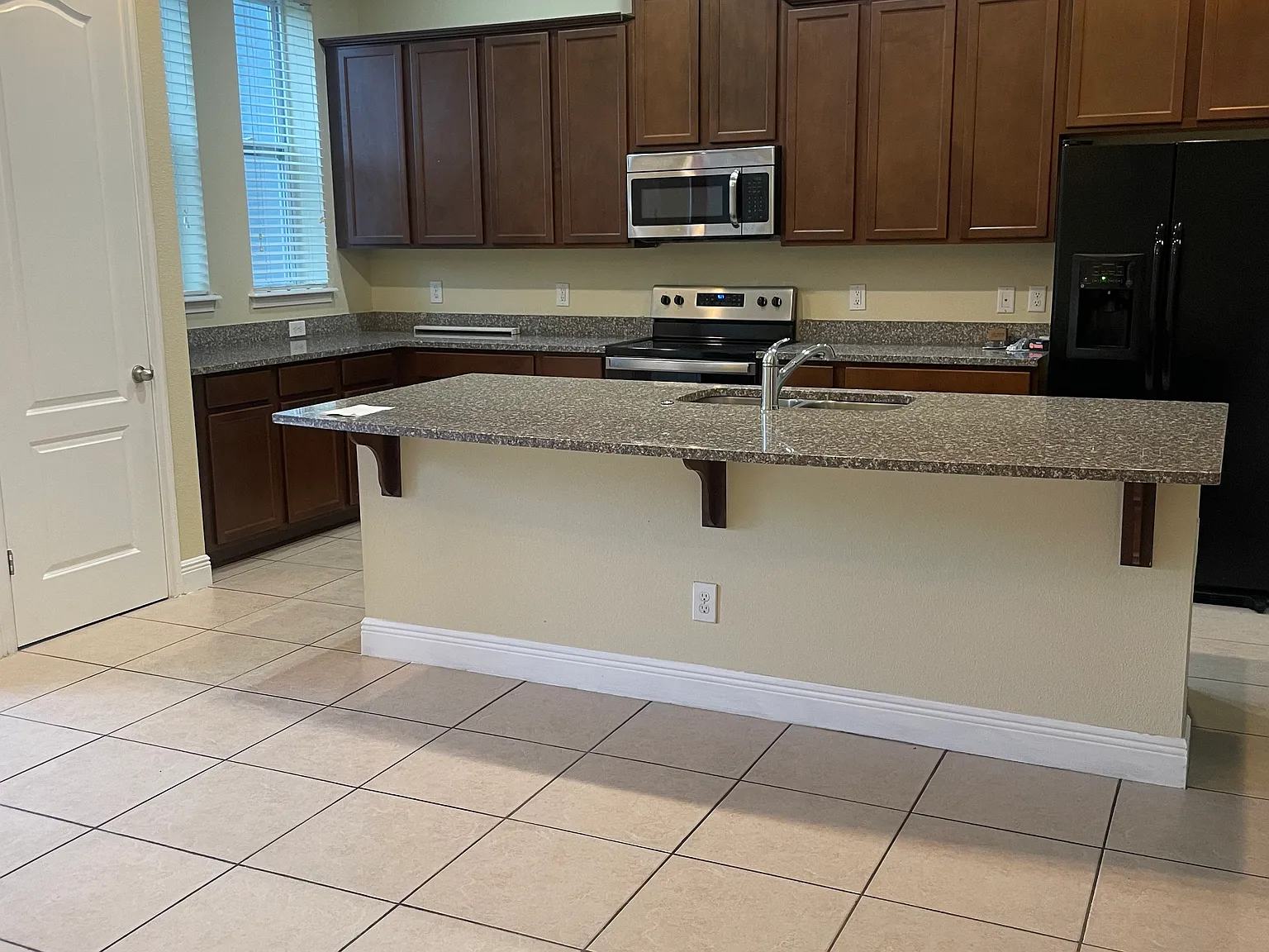 3 bed, 2.5 bath, 1647 sqft, $2,700 — Photo 3