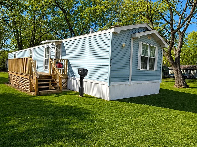 925 N Wesley St — Photo 23