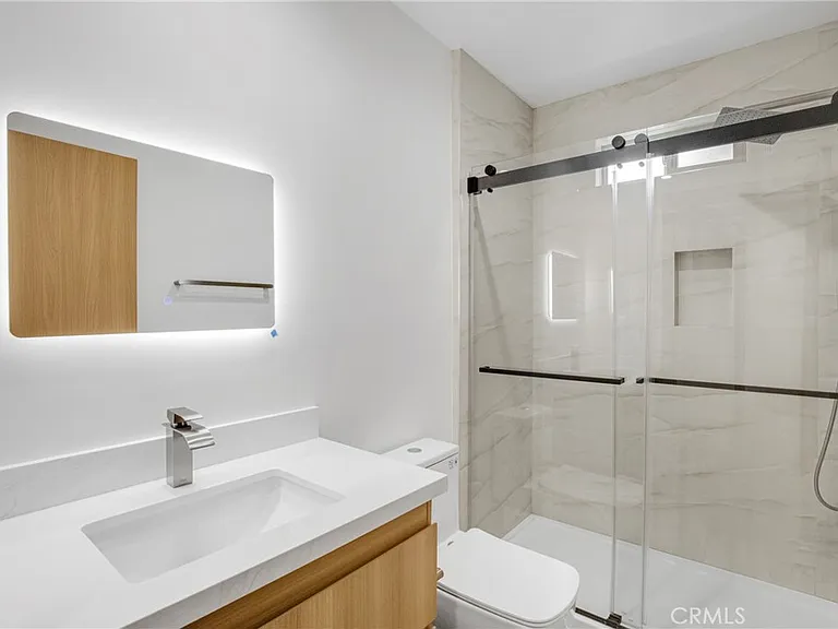 4851 Woodman Ave — Photo 7