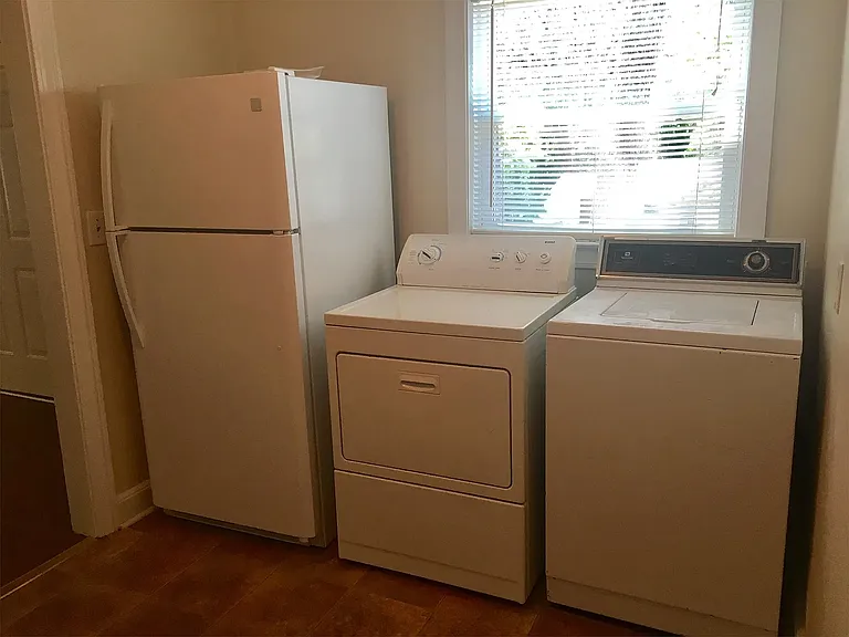24 Prancer Ave — Photo 5