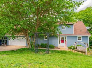 212 Knoll Ct, Deerfield, WI 53531