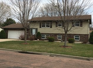 104 16th St SE, Watertown, SD 57201