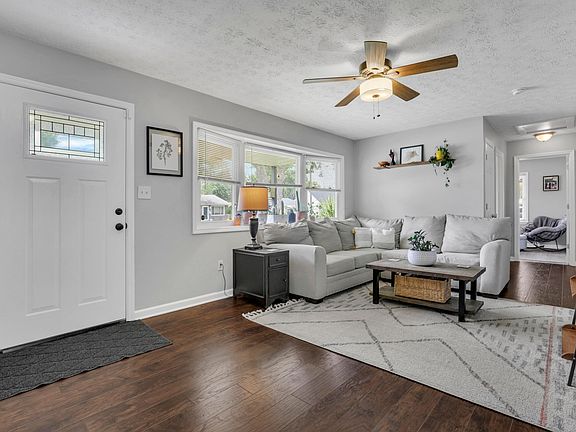 5th image of 4348 Maplegrove Dr