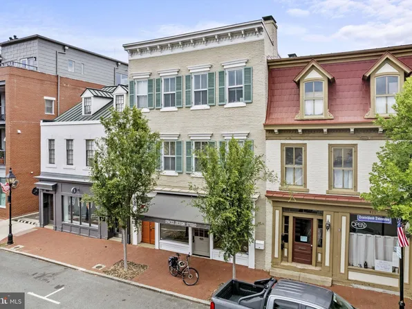 415 William St APT A, Fredericksburg, VA 22401