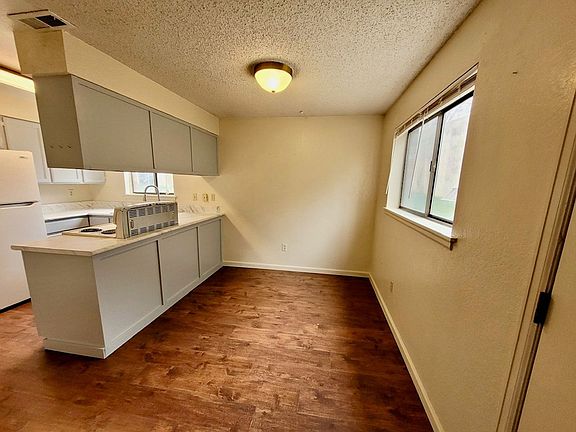 4th image of 508 E 7th St APT B