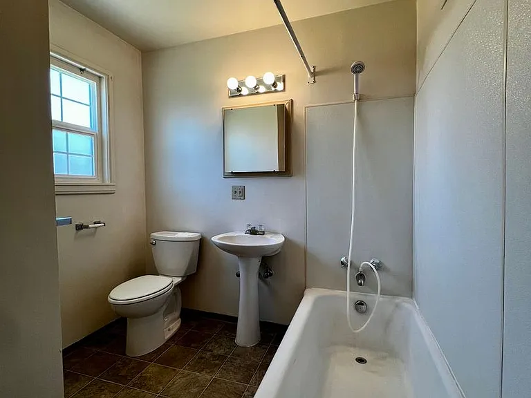 2608 Bonnie Doon Ave — Photo 8