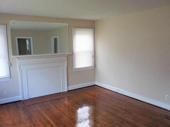 3rd image of 1301 W Florida St