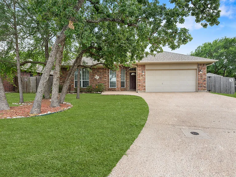 1207 Martinsville Ln — Photo 1