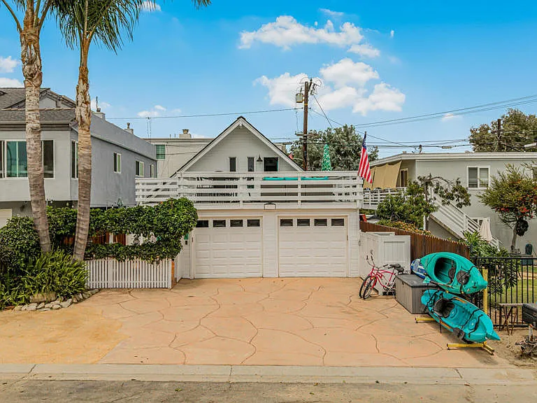 345 Hollywood Blvd — Photo 1
