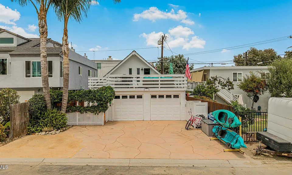 345 Hollywood Blvd