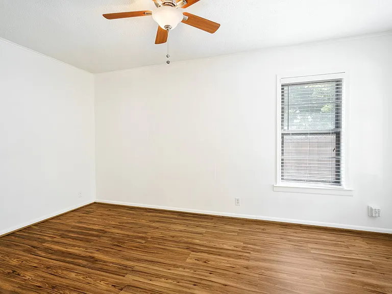 3135 Hedgerow Dr — Photo 11
