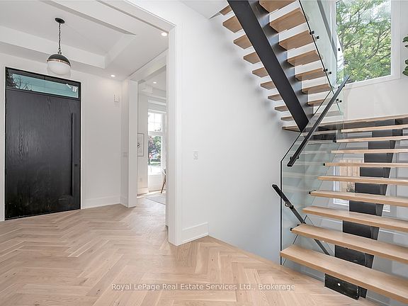 4th image of 296 Tuck Dr