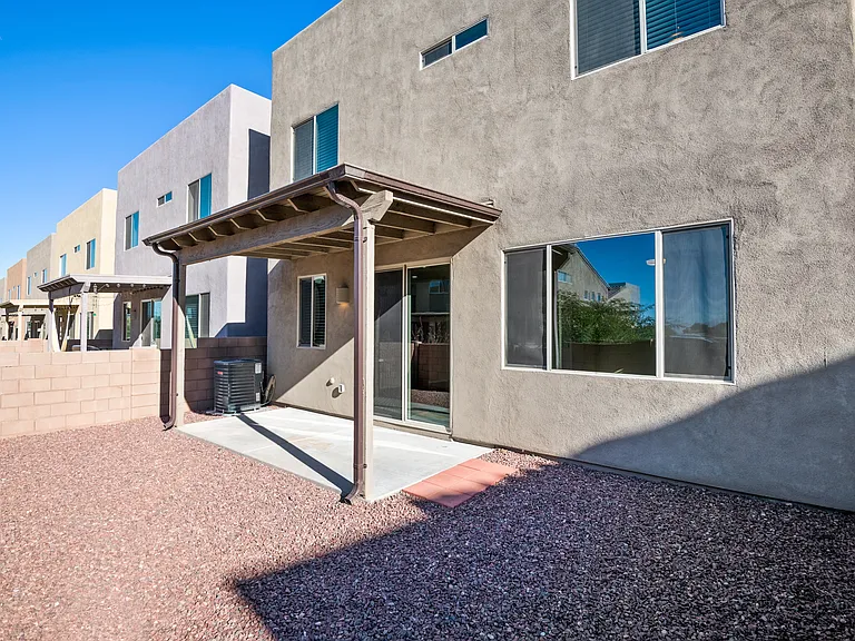 240 E Scepter Ln — Photo 4