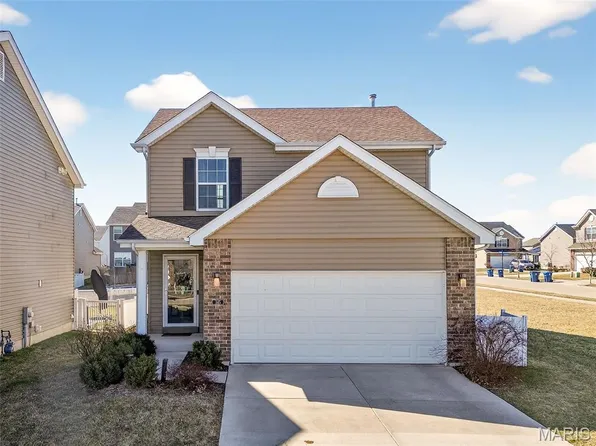 345 Charlestowne Place Dr, Saint Charles, MO 63301