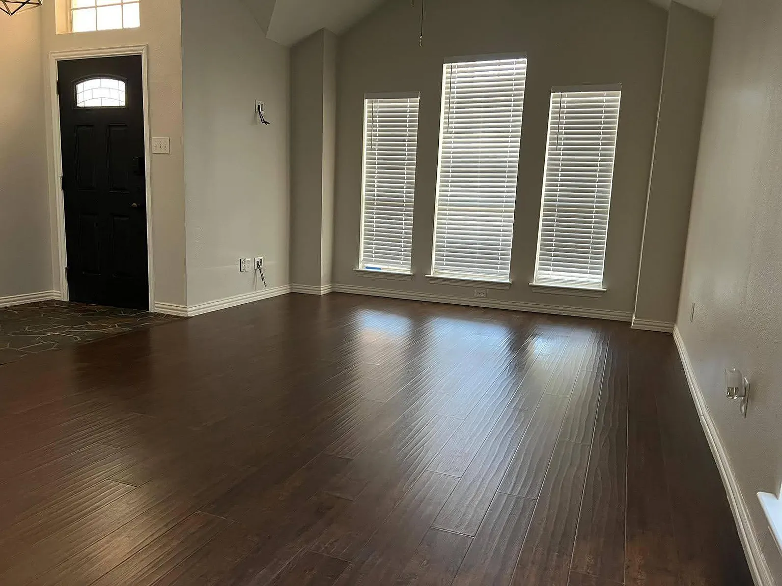 3 bed, 1996 sqft, $2,750 — Photo 3