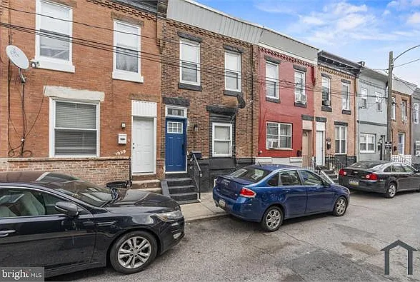3 bed, 896 sqft, $1,900 — Photo 2