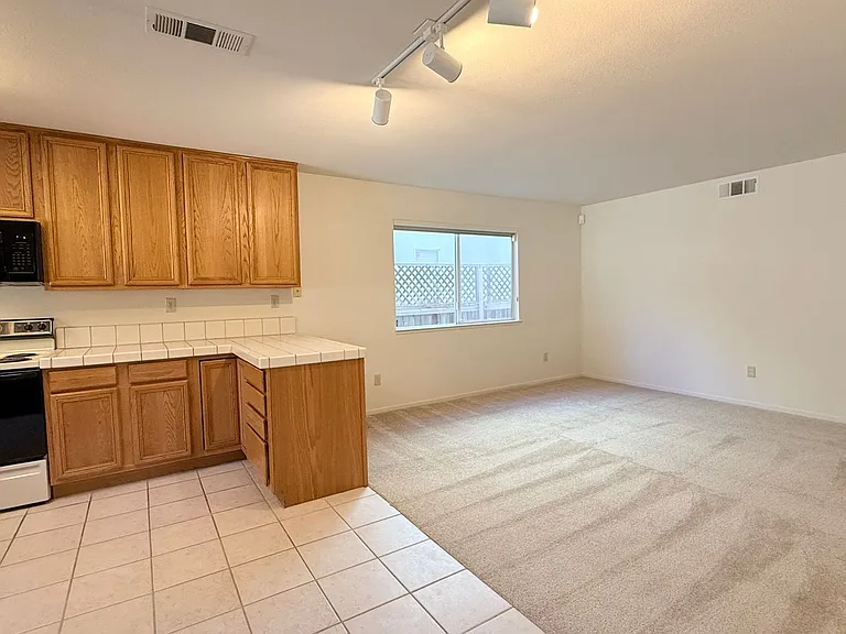 1126 Vista Pointe Cir — Photo 19