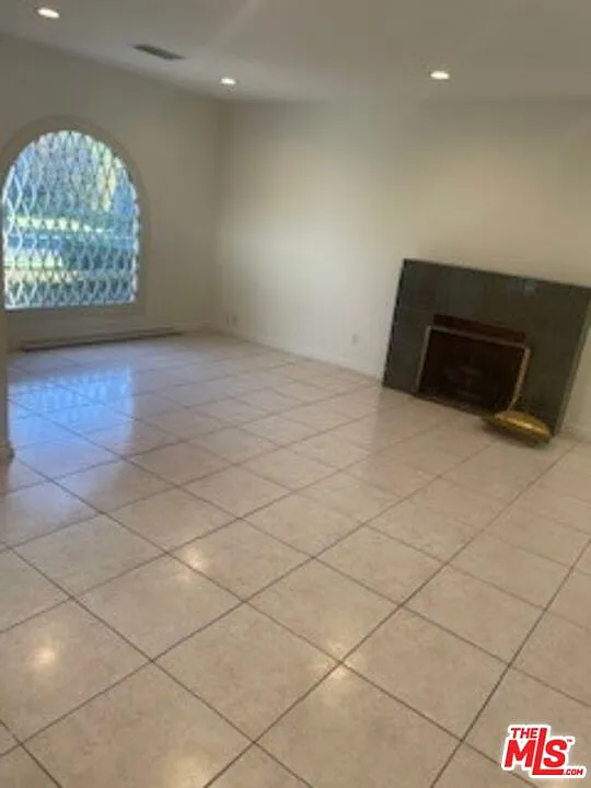 3 bed, 1700 sqft, $6,500 — Photo 2