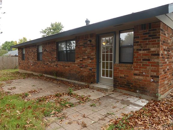 3rd image of 1008 S English Dr