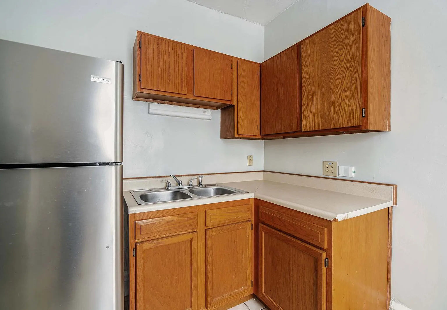 Studio, 1.0 bath, $895 — Photo 2