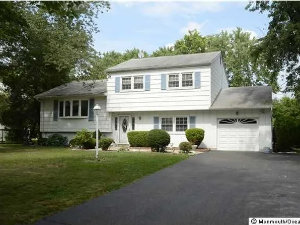4 Georgetown Dr, Manalapan, NJ 07726