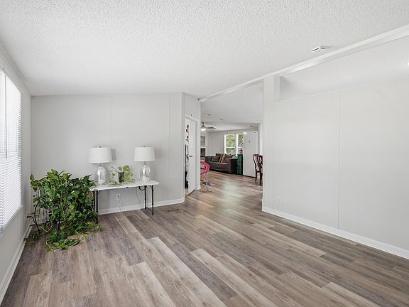 4th image of 4732 Benttree Dr