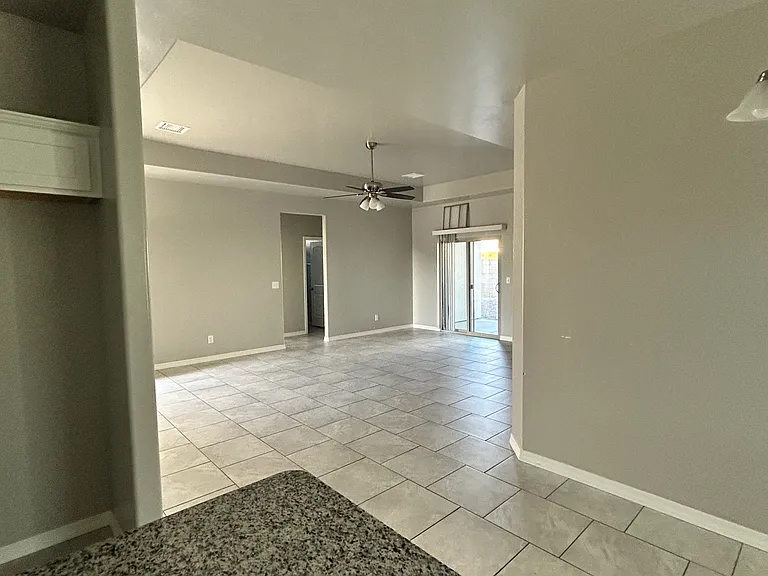 2925 N Central St — Photo 10