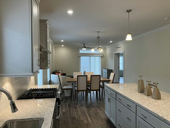 5th image of 196 Hialeah Ln