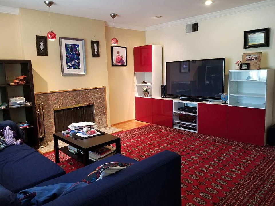 1st image of 902 Arlington Ct