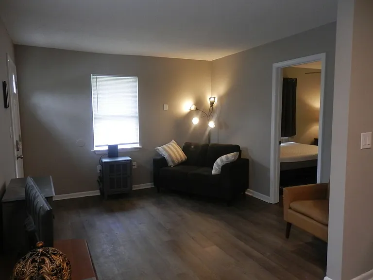 213 N Ann St — Photo 2