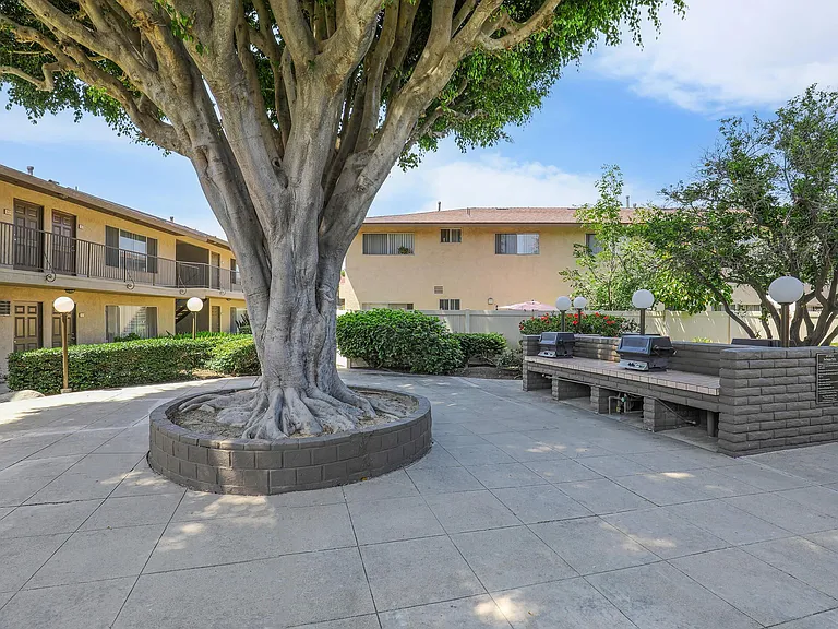 San Carlos and San Juan Apartment Homes — Photo 11