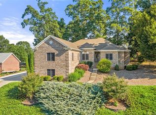 599 Players Ridge Rd, Hickory, NC 28601