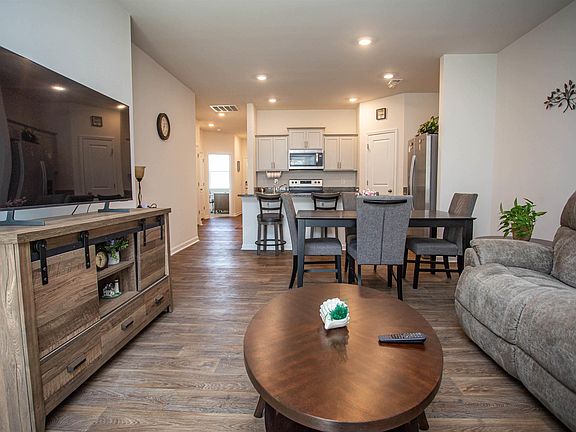 5th image of 23 Beechnut St #A