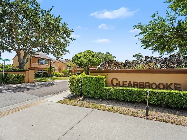 1819 Clearbrooke Dr — Photo 23