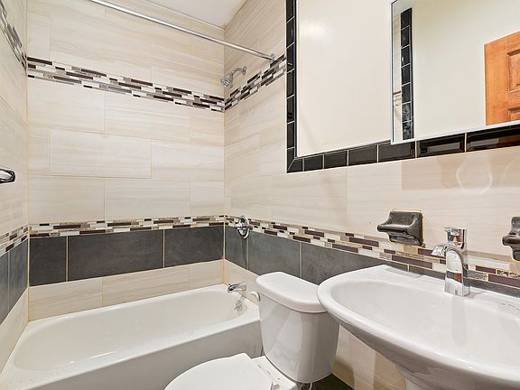 5th image of 1567 De Kalb Ave #2R