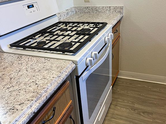 5th image of 3930 Hollister Ave #102