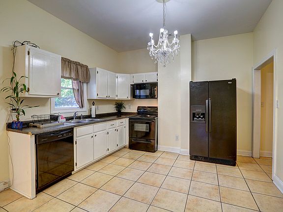 5th image of 2104 Miller Ave